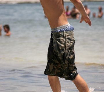 Waarom een onderbroek onder je zwembroek