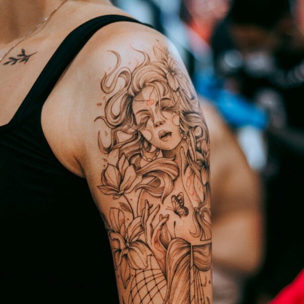 Close up van een tatoeage op een bovenarm